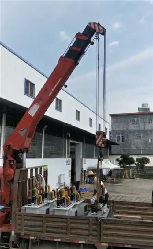 东风区起重机吊钩的作业速度