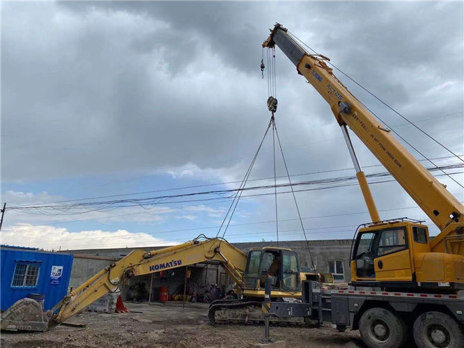 东风区25吨吊车的工作半径是多少？