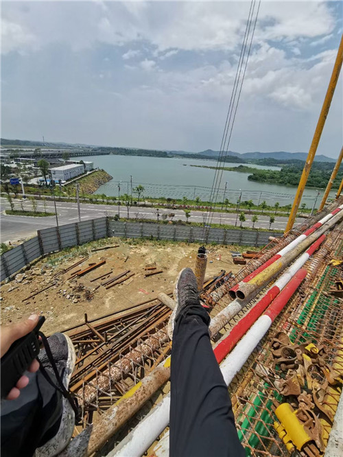 东风区作业中发生设备损坏或人员意外，责任怎么划分？