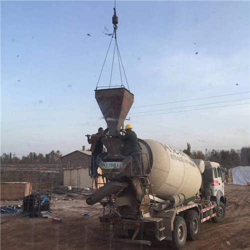 东风区“精准瞄准”—— 吊车的 “定位导航” 技术